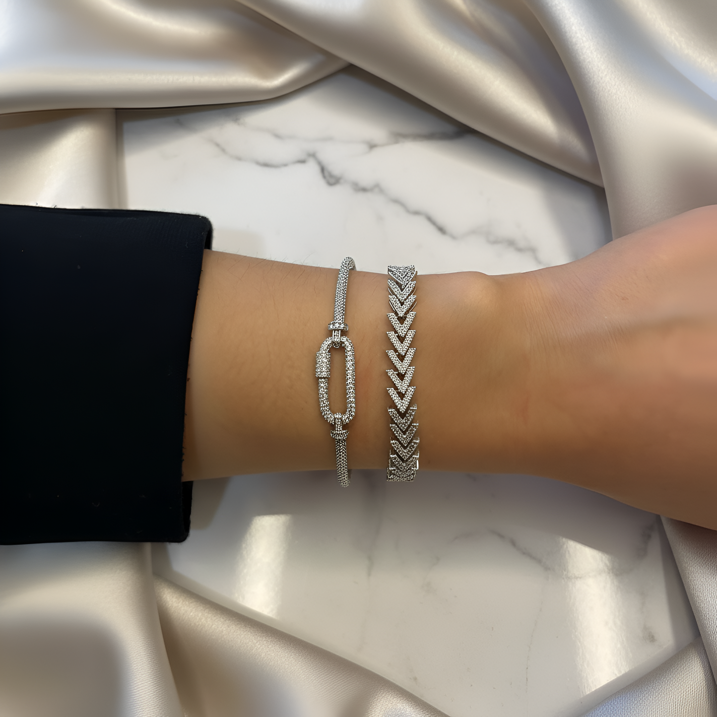 Taşlı Chevron Bileklikler