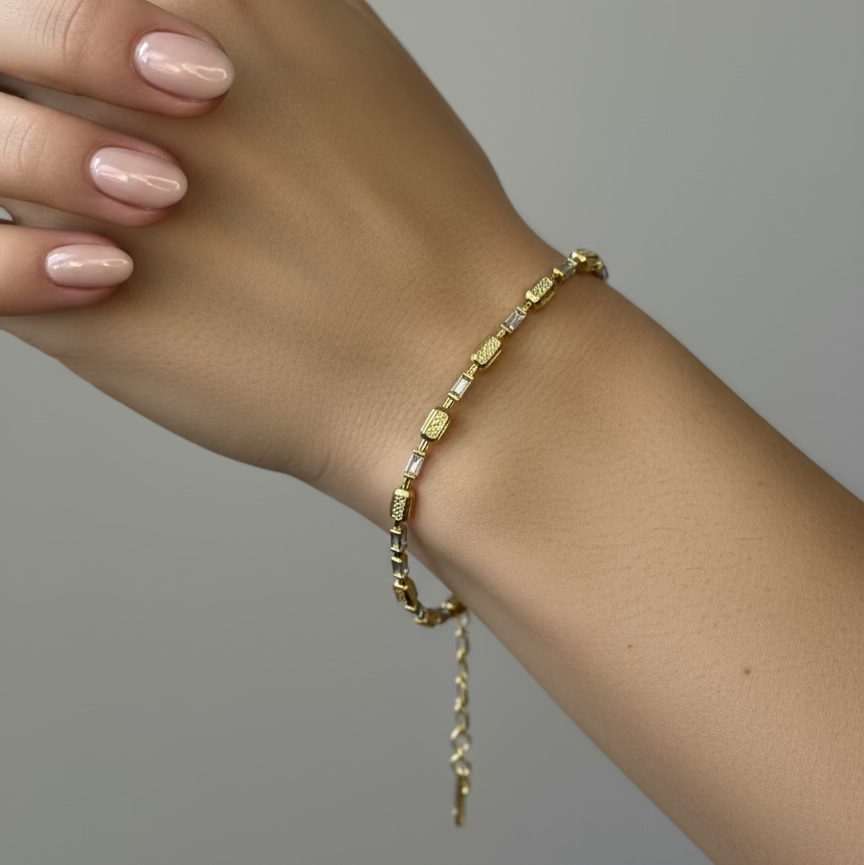 Baget kesim taşlı gold bileklik – SAVAYA zarif takı koleksiyonu