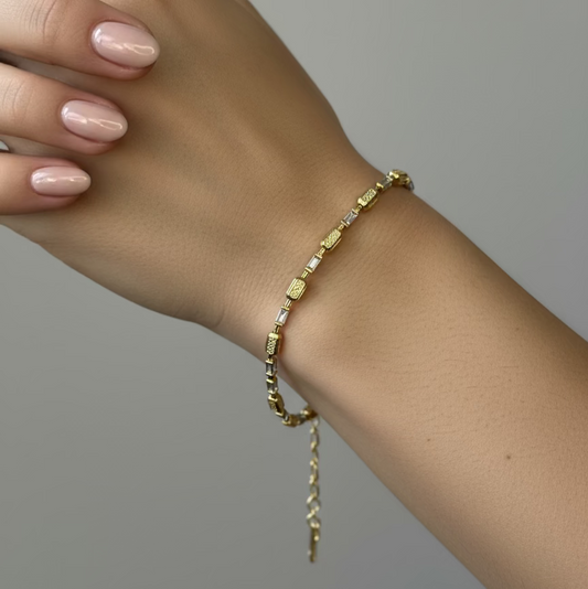 Baget kesim taşlı gold bileklik – SAVAYA zarif takı koleksiyonu