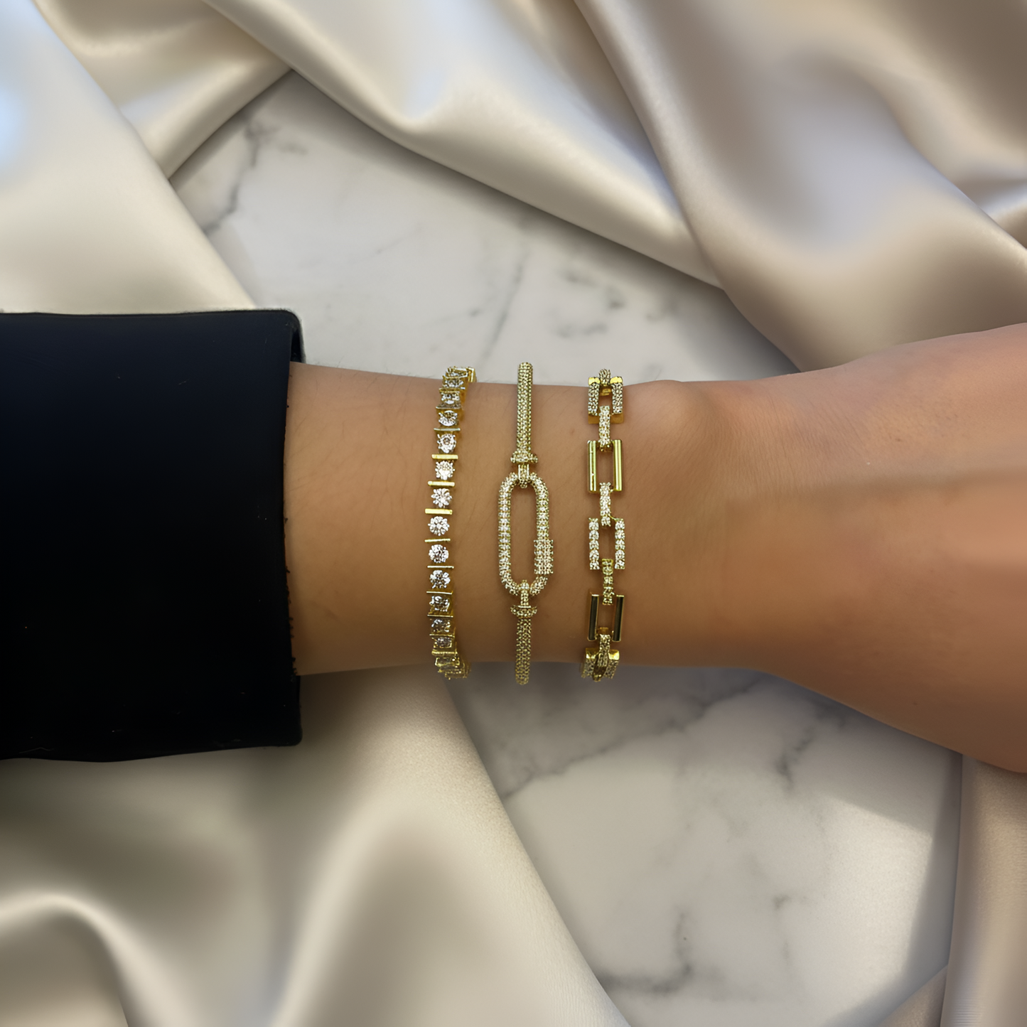 Golden Elegance Bileklikler